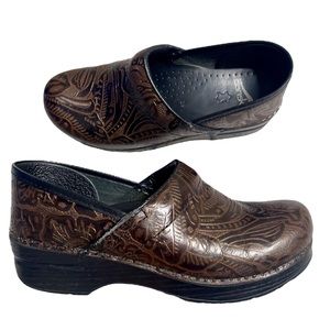 Dansko Professional Clogs 39 US 8.5/9 Tooled Floral Brown Leather Comfort Shoes